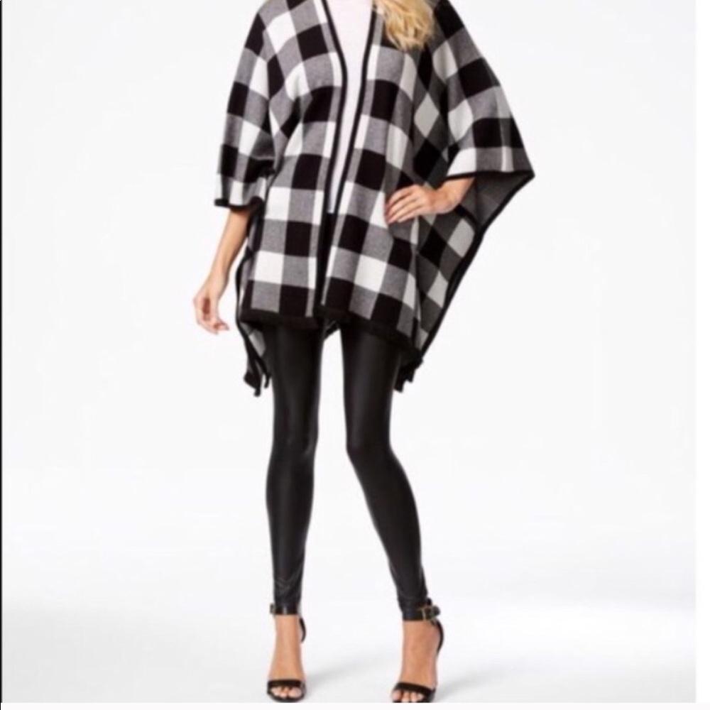 Kensie | Buffalo Plaid Poncho | One Size | EUC